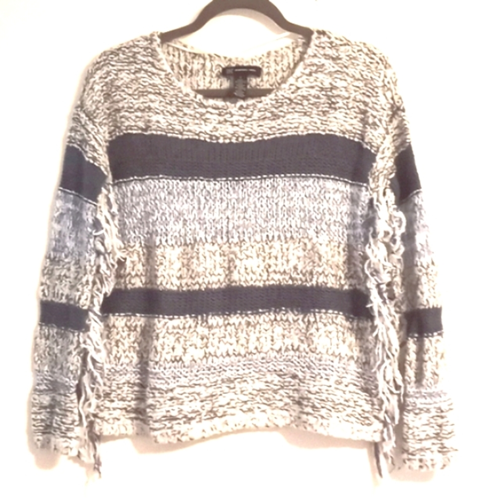 Inc International Concepts Sweater in Blues, White & Black in a Size S